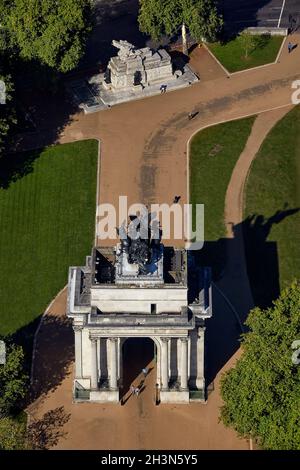 Regno Unito, Londra, vista aerea del Wellington Arch e del Royal Artillery Memorial Foto Stock