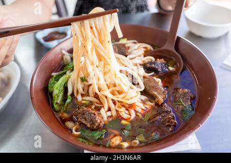 Zuppa di noodle di manzo brasata Foto Stock