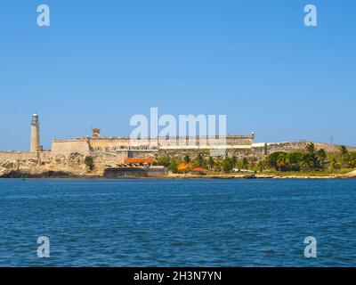 La struttura difensiva è una fortezza a stelle. Forte al largo della costa dell'Avana. Foto Stock