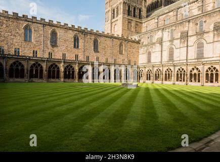 Vista esterna della storica cattedrale di Durham nella contea di Durham, Inghilterra, Regno Unito Foto Stock