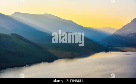 Splendida alba sulle montagne a Ennerdale, Lake District, Cumbria, Regno Unito Foto Stock