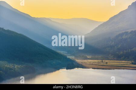 Splendida alba sulle montagne a Ennerdale, Lake District, Cumbria, Regno Unito Foto Stock