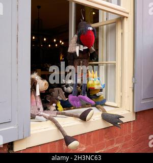 Vetrina di un produttore di bambole nel quartiere olandese A Potsdam Foto Stock