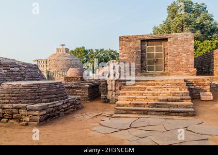 Antico tempio buddista a Sanchi, Madhya Pradesh, India Foto Stock