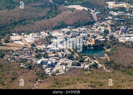 Veduta aerea del villaggio di Bhavnath vicino a Junagadh nello stato del Gujarat, India Foto Stock