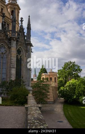 Schwerin, Germania - 20 luglio 2021 - la vista del castello di Schwerin nel pomeriggio estivo Foto Stock