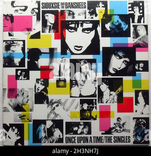 1981 Siouxsie e i Banshees una volta - The Singles LP Record Album Sleeve A Foto Stock