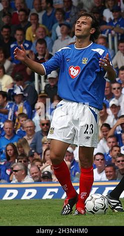 PORTSMOUTH V ASTON VILLA 16-08-03 PATRIK BERGER PIC MIKE WALKER, 2003 Foto Stock