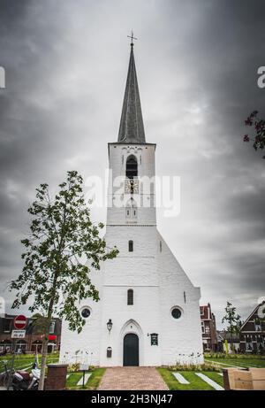 Chiesa bianca a Noordwijkerhout nei Paesi Bassi Foto Stock