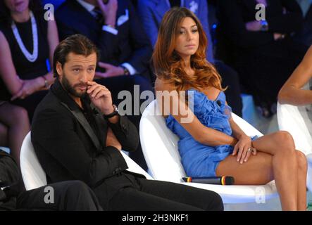 Milano Gala della Trasmissione TV Isola dei Famosi Belen Rodriguez Rossano Rubicondi Foto Stock