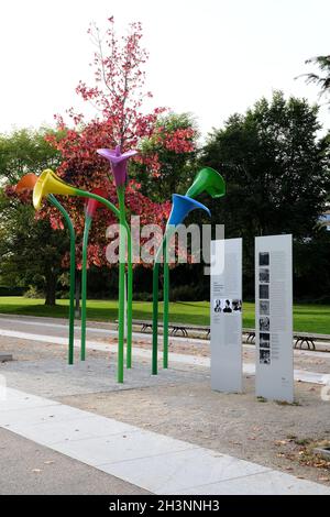Berlino, Germania, 18 ottobre 2021, monumento al primo movimento di emancipazione omosessuale su Magnus Hirschfeld Ufer. Foto Stock