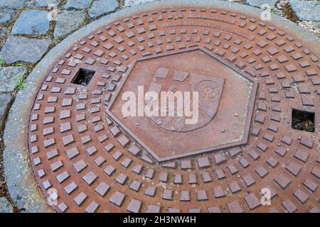 Copriforo con stemma di Ingelheim am Rhein Foto Stock