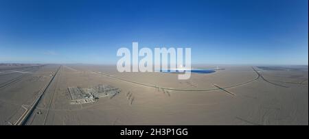 Vista aerea della centrale solare del deserto Foto Stock