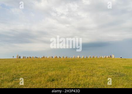 Ystad, Scania, Svezia - 06 20 2021 : Ales Stones antico monumento megalitico Foto Stock