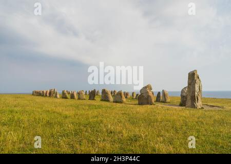 Ystad, Scania, Svezia - 06 20 2021 : Ales Stones antico monumento megalitico Foto Stock