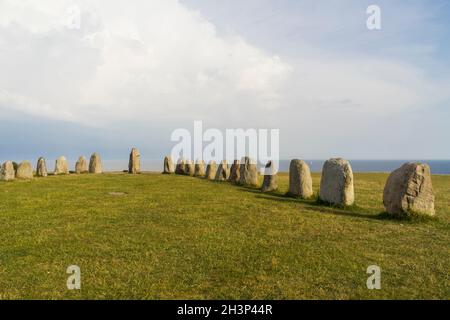 Ystad, Scania, Svezia - 06 20 2021 : Ales Stones antico monumento megalitico Foto Stock