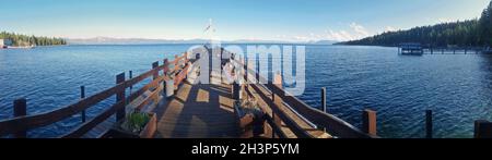 Un molo pubblico sul lago Tahoe Foto Stock