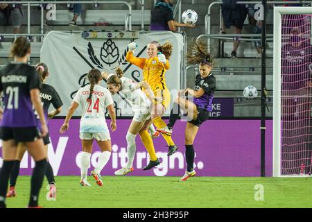 Orlando, Florida, USA, 29 ottobre 2021, Chicago Red Stars Goalkeeper Cassie Miller #38 tentativo di fare un salvataggio nella seconda metà all'Explororia Stadium. (Photo Credit: Marty Jean-Louis) Credit: Marty Jean-Louis/Alamy Live News Foto Stock