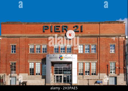 Halifax, Canada - 25 dicembre 2011: Il molo 21 di Halifax, Nuova Scozia, è stato paragonato a Ellis Island in quanto è stato utilizzato come capannone di immigrazione dal 192 Foto Stock