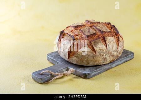 Pane artigianale appena sfornato. Foto Stock