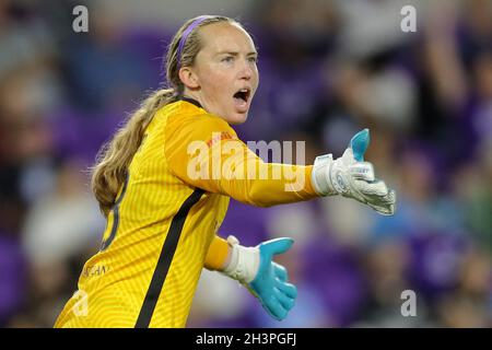 Orlando, Stati Uniti. 29 ottobre 2021. 29 ottobre 2021: Il portiere di Chicago Red Stars CASSIE MILLER (38) dirige i compagni di squadra durante la partita di calcio NWSL Orlando Pride vs Chicago Red Stars all'Exploria Stadium di Orlando, Florida il 29 ottobre 2021. (Credit Image: © Cory Knowlton/ZUMA Press Wire) Credit: ZUMA Press, Inc./Alamy Live News Foto Stock