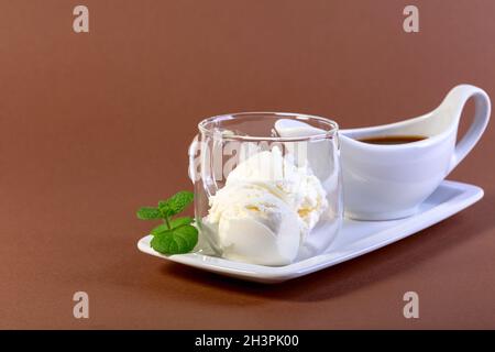 Caffè Affogato con espresso e gelato. Foto Stock