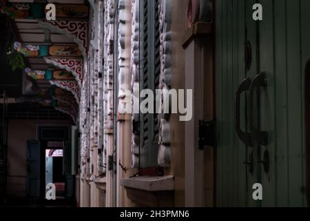 Bangkok, Tailandia - 16 ago 2019 : Wat Khunaram Bhoman (Bhoman Khunaram tempio) uno dei più bei templi Cinesi a Bangkok, l'architettura Foto Stock