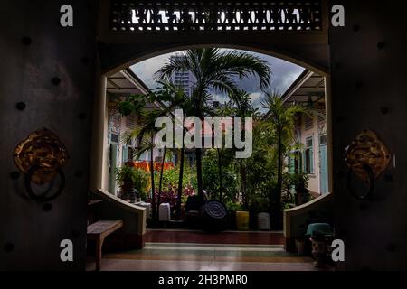 Bangkok, Tailandia - 16 ago 2019 : Wat Khunaram Bhoman (Bhoman Khunaram tempio) uno dei più bei templi Cinesi a Bangkok, l'architettura Foto Stock