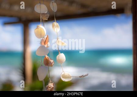 Decorazioni in stile nautico appesi conchiglie Foto Stock