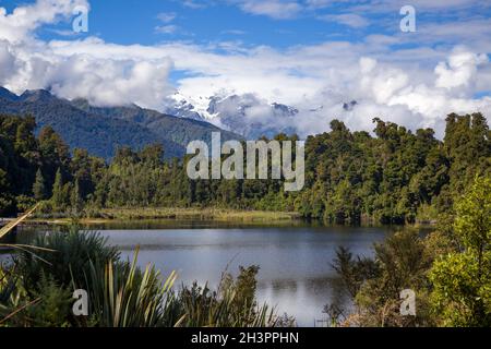 Vista panoramica del lago Mapourika in Nuova Zelanda Foto Stock