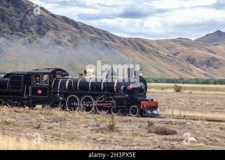 KINGSTON, VICINO AL LAGO WAKATIPU, NUOVA ZELANDA - FEBBRAIO 17 : Vista del treno a vapore Kingston Flyer a Kingston Nuova Zelanda il Febbraio Foto Stock