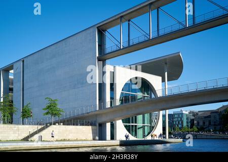 Marie-Elisabeth-Lueders-Haus nel quartiere governativo sulle rive del fiume Sprea a Berlino Foto Stock