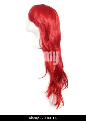 Red ANIME Style Wig su testa manichino isolata su bianco sfondo Foto Stock