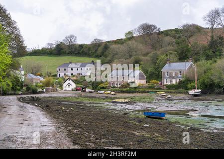 COOMBE, CORNOVAGLIA, UK - MAGGIO 12 : Vista di Coombe in Cornovaglia il 12 Maggio 2021. Una persona non identificata Foto Stock