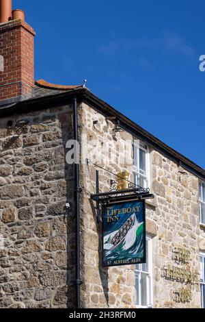 ST IVES, CORNOVAGLIA, Regno Unito - MAGGIO 13 : Vista del Lifeboat Inn a St Ives, Cornovaglia il 13 Maggio 2021 Foto Stock