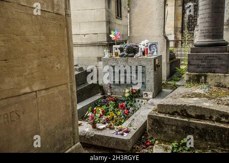 Tomba di Jim Morrison al cimitero di Père-Lachaise Foto Stock