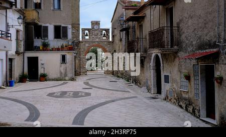 Vista sul centro storico di Trentinara, Cilento, Campania, Italia Foto Stock