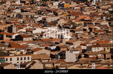 Veduta aerea della piccola città, Consuegra, Castilla la Mancha, Spagna Foto Stock