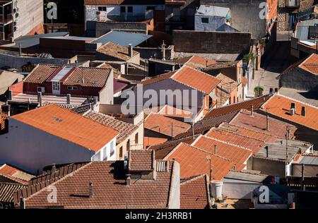 Veduta aerea della piccola città, Consuegra, Castilla la Mancha, Spagna Foto Stock
