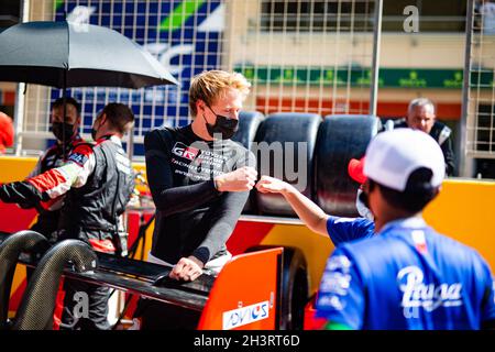 Sakhir, Bahrein. 30 Ott 2021. Buemi Sebastien (swi), Toyota Gazoo Racing, Toyota GR010 - Hybrid, ritratto durante la 6 ore del Bahrain, 5° round del Campionato Mondiale di Endurance FIA 2021, FIA WEC, sul circuito Internazionale del Bahrain, dal 28 al 30 ottobre 2021 a Sakhir, Bahrain - Foto: Joao Filipe/DPPI/LiveMedia Credit: Agenzia fotografica indipendente/Alamy Live News Foto Stock