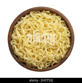 Noodle istantanee isolate su sfondo bianco, vista dall'alto Foto Stock