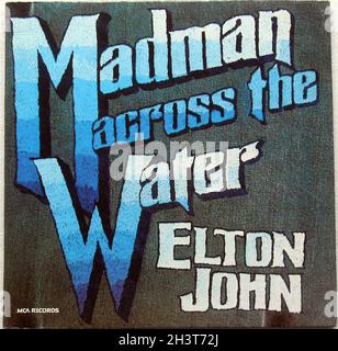Elton John 1972 Madman Across the Water LP Album Record Vinyl Original Vintage Sleeve Graphics A Foto Stock