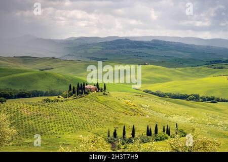 PIENZA, TOSCANA/ITALIA - MAGGIO 20 : Agriturismo vicino a Pienza in Toscana il 20 Maggio 2013 Foto Stock