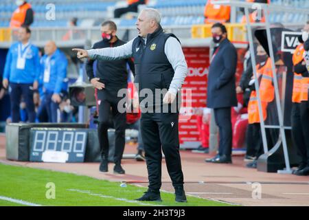 Istanbul, Turchia. 30 Ott 2021. ISTANBUL, TURCHIA - OTTOBRE 30: Allenatore Marius Sumudica di Yeni Malatyaspor durante la partita turca Super Lig tra Kasimpasa SK e Yeni Malatyaspor al Recep Tayyip Erdogan Stadium il 30 ottobre 2021 a Istanbul, Turchia (Foto di Orange Pictures) Credit: Orange Pics BV/Alamy Live News Foto Stock