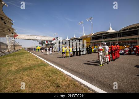 Hymne nazionale, inno nazionale di partenza griglia, grid de partenza, durante la 6 ore del Bahrain, 5° round del Campionato Mondiale di Endurance FIA 2021, FIA WEC, sul circuito Internazionale del Bahrain, dal 28 al 30 ottobre 2021 a Sakhir, Bahrain - Foto: Germain Hazard/DPPI/LiveMedia Foto Stock