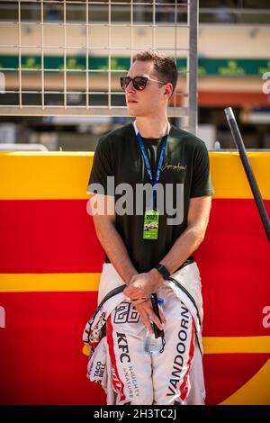 Vandoorne Stoffel (bel), Jota, Oreca 07 - Gibson, ritratto a partire dalla griglia, griglia di partenza, durante la 6 ore del Bahrain, 5° round del FIA World Endurance Championship 2021, FIA WEC, sul circuito Internazionale del Bahrain, dal 28 al 30 ottobre 2021 a Sakhir, Bahrain - Foto: Germain Hazard/DPPI/LiveMedia Foto Stock