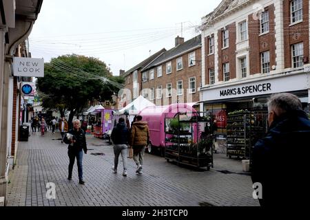 città di canterbury shopping bancarelle, giorno del mercato, in rose lane, kent contea, regno unito 2021 ottobre Foto Stock