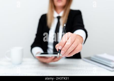 Presentazione dei dati aziendali, discussione dei problemi aziendali, valutazione astratta della procedura dei dipendenti, presentazione informatica i Foto Stock