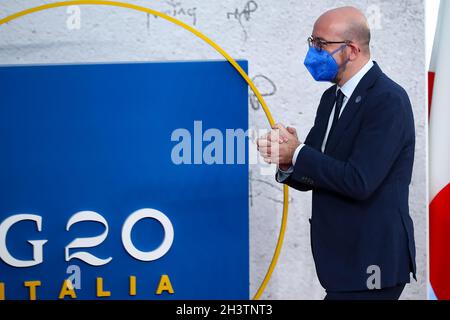 Roma, Italia. 30 Ott 2021. (211030) -- ROMA, 30 ottobre 2021 (Xinhua) -- il presidente del Consiglio europeo Charles Michel arriva per il vertice dei leader del Gruppo dei venti (G20) a Roma, Italia, 30 ottobre 2021. Sabato è iniziato il 16° vertice dei leader del G20. (Xinhua/Zhang Cheng) Credit: Xinhua/Alamy Live News Foto Stock
