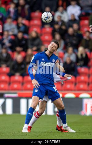 Stoke, Regno Unito. 30 Ott 2021. 30 ottobre 2021; Bet365 Stadium, Stoke, Staffordshire, Inghilterra; Campionato di calcio, Stoke City Versus Cardiff; Kieffer Moore di Cardiff City testa la palla credito: Action Plus Sports Images/Alamy Live News Foto Stock